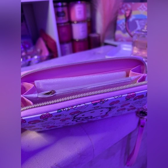 Hello Kitty Wallet (Sanrio) brand new never used - Picture 3 of 6